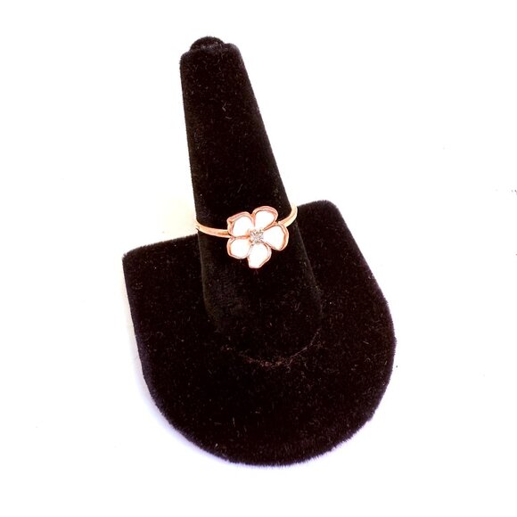 😍"Put a Ring On IT Event" Diamond Accent Floral Ring - Picture 1 of 1